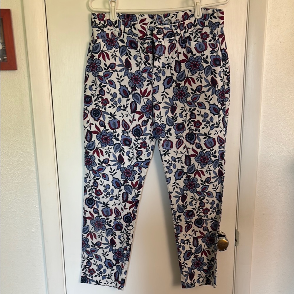 Gap Floral Print Slim City Khaki Capris